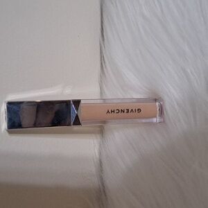 Givenchy concealer